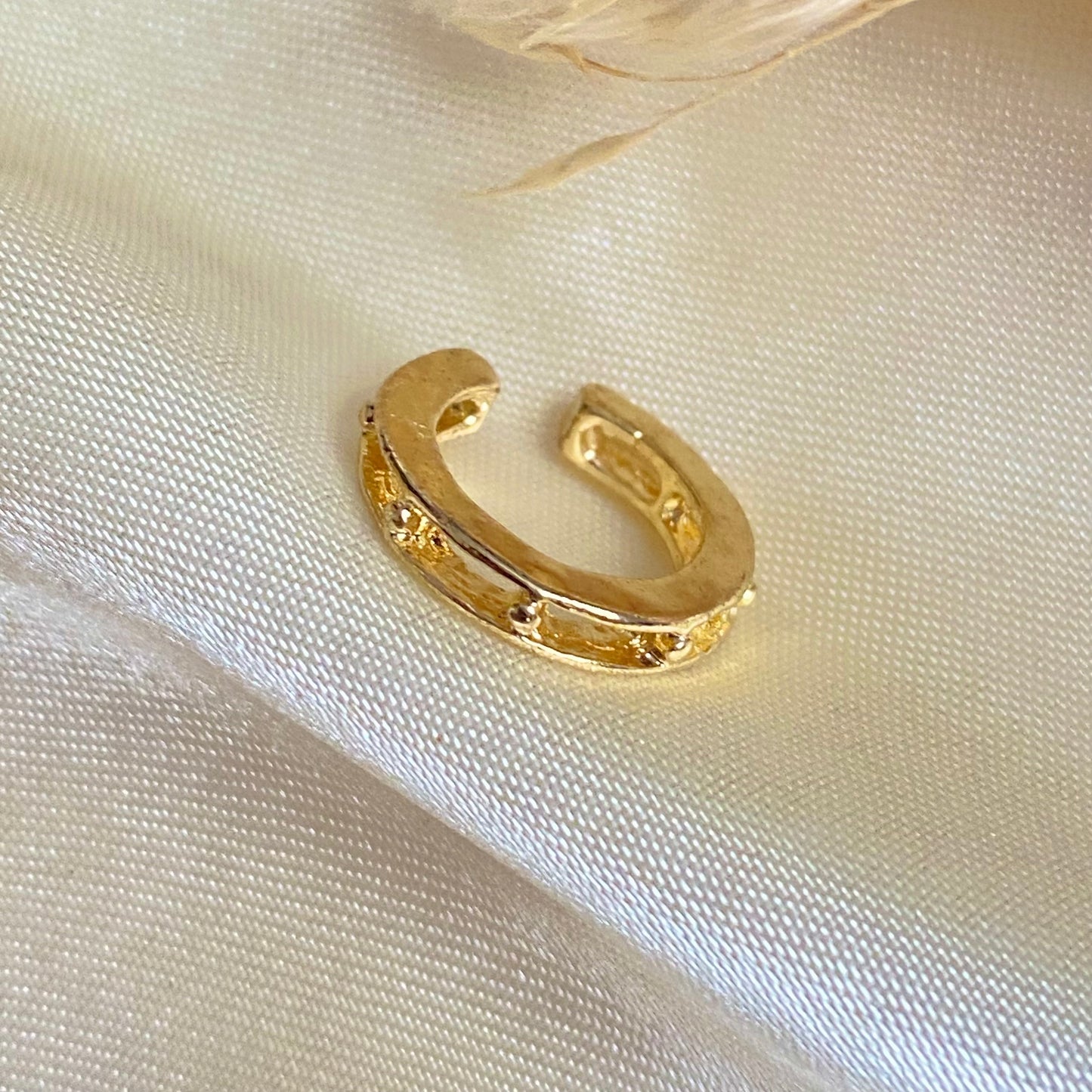 588 Ear cuff dorado variado