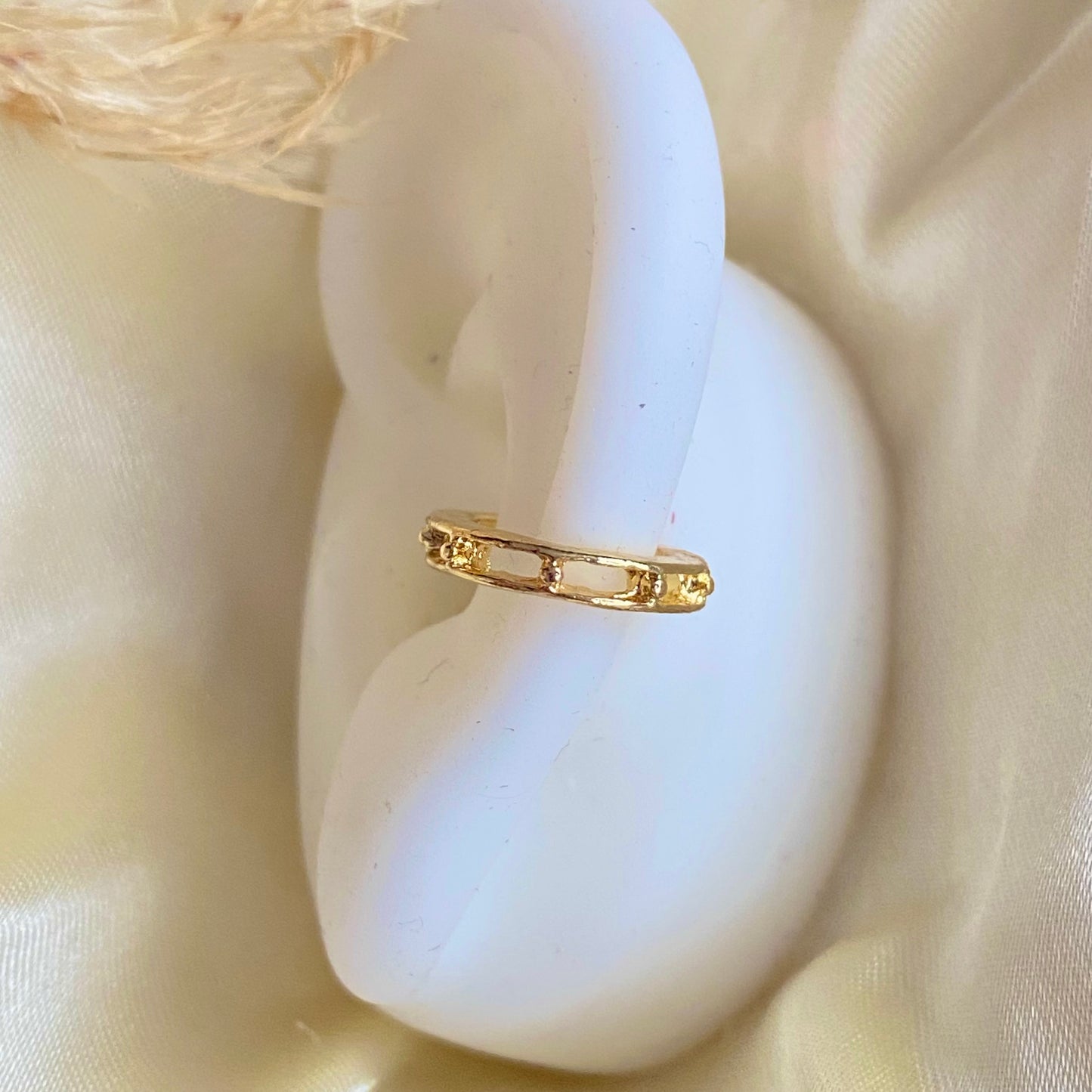 588 Ear cuff dorado variado