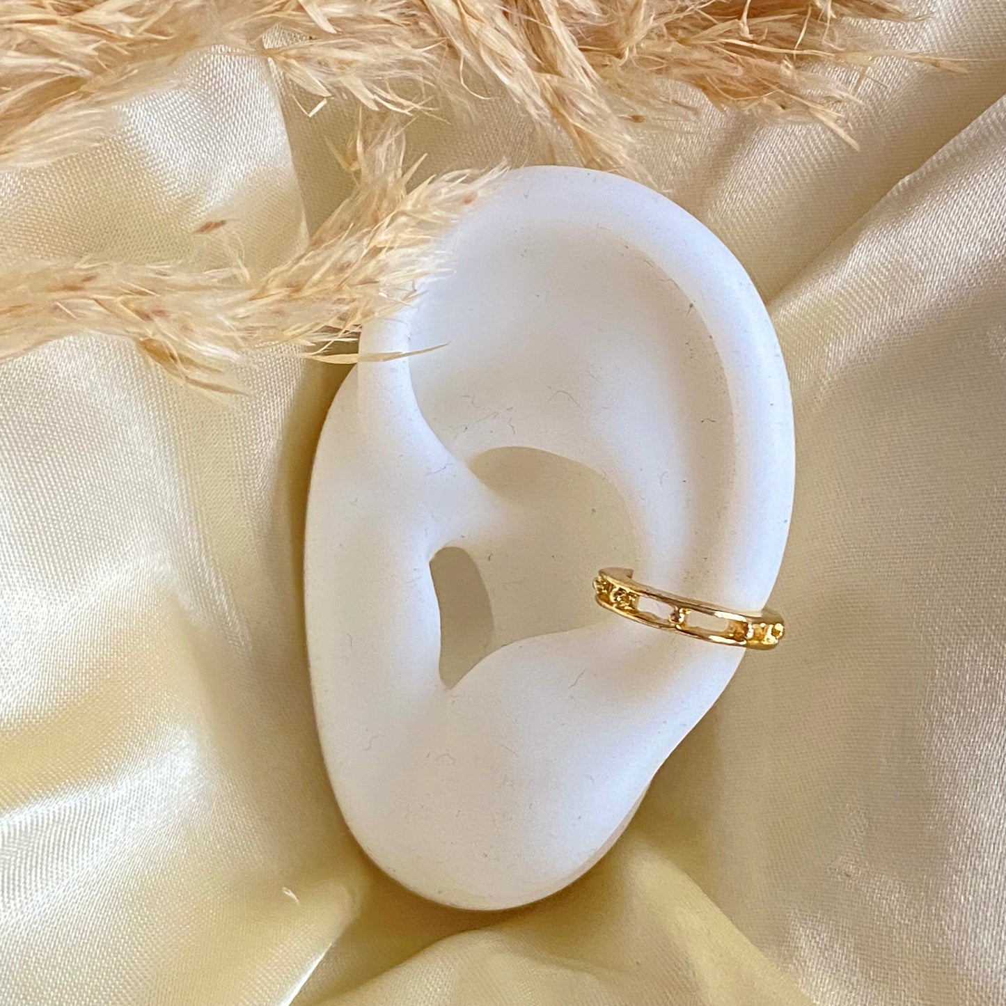 588 Ear cuff dorado variado