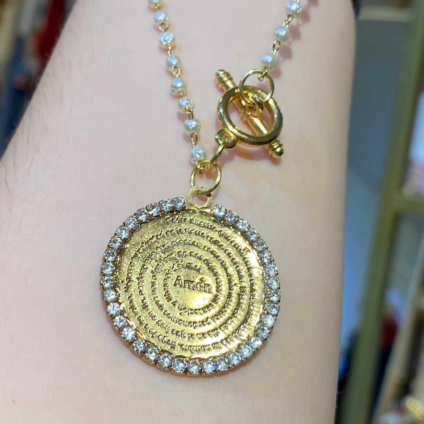 Collar de perlas con dije Padre Nuestro Bañado en Oro