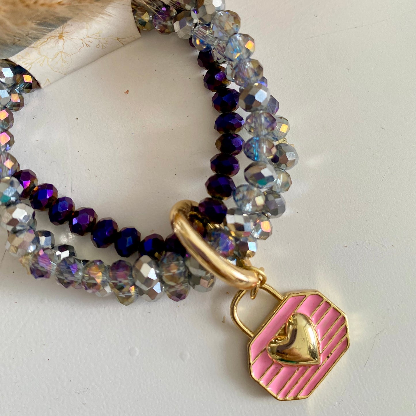 Set Pulseras Cristales Morados y Tornasol dije Candado Corazó Rosa