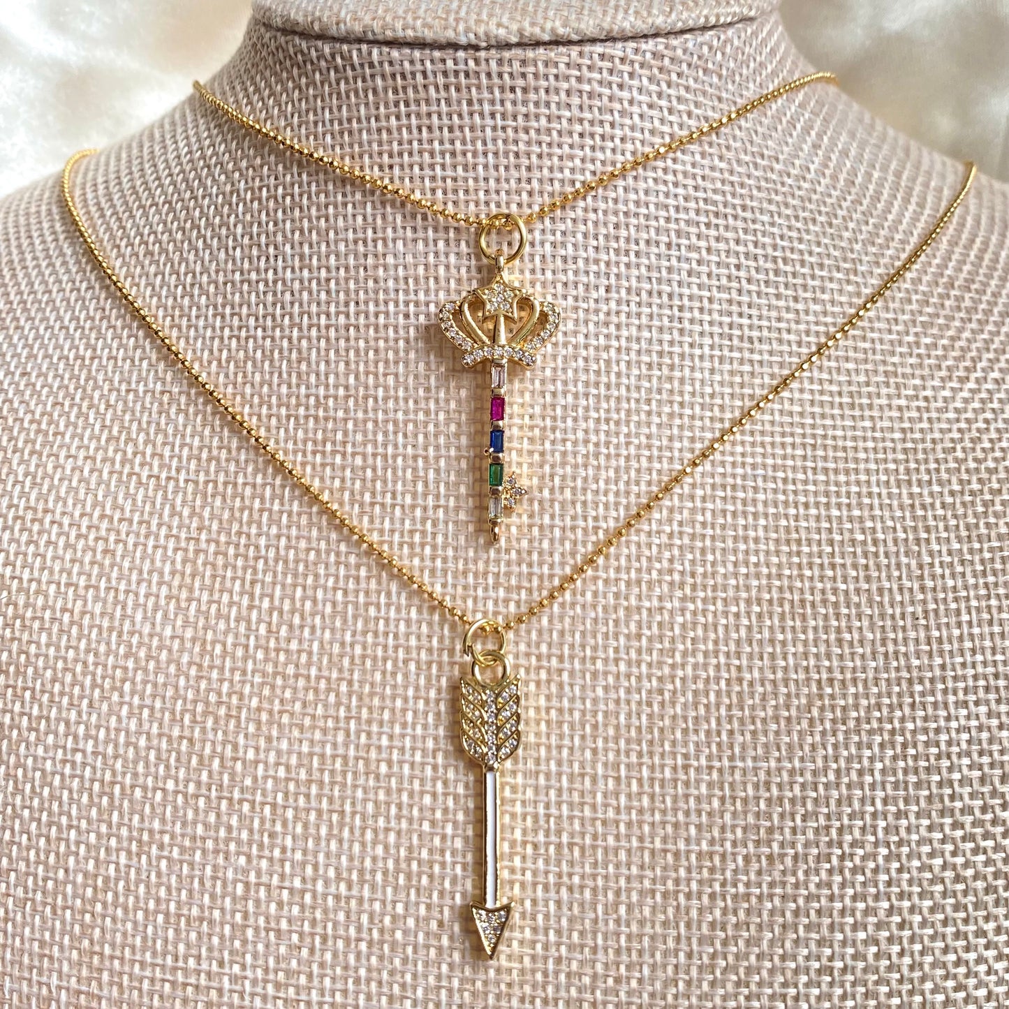 Cadenita / Collar de Rodio con dijes de llave