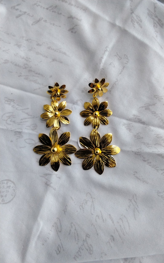 539 Aretes flores triple - Orfebrería